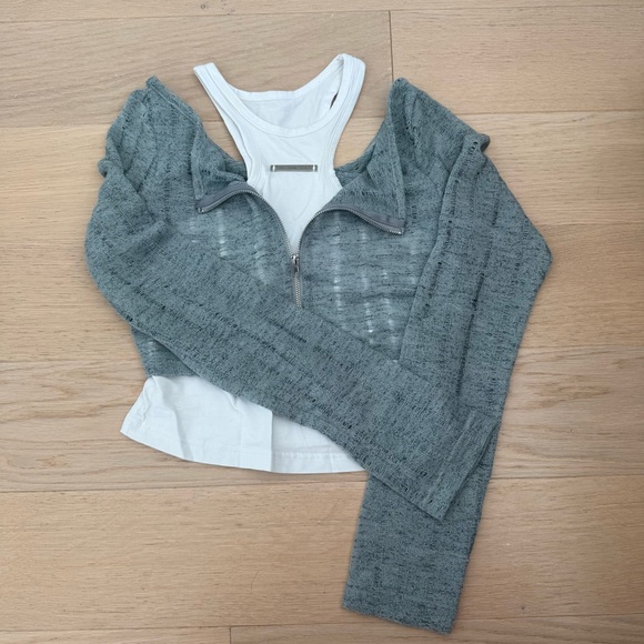 Cropped Zip-Front Women's Knit Top in Light Gray - Picture 2 of 3